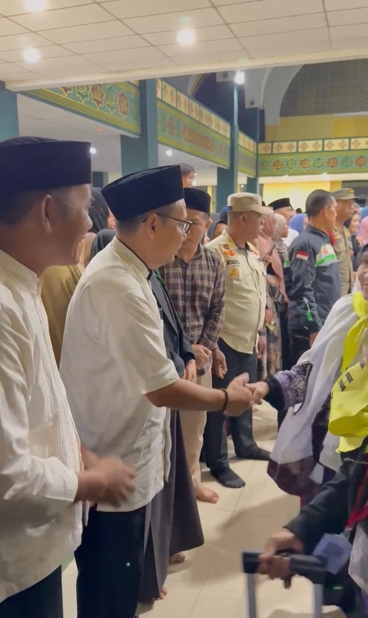 You are currently viewing Pemerintah Kabupaten Pelalawan menggelar pelepasan Jamaah Haji Kloter 08 Tahun 2025