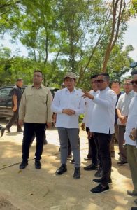 Read more about the article Bupati Zukri Dampingi Menteri LHK Tinjau TPA Desa Kemang dan PT. RAPP