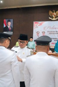Read more about the article Bupati Zukri Lantik Tiga Kepala Desa PAW, Tekankan Fokus pada Pengentasan Kemiskinan dan Pelayanan Masyarakat